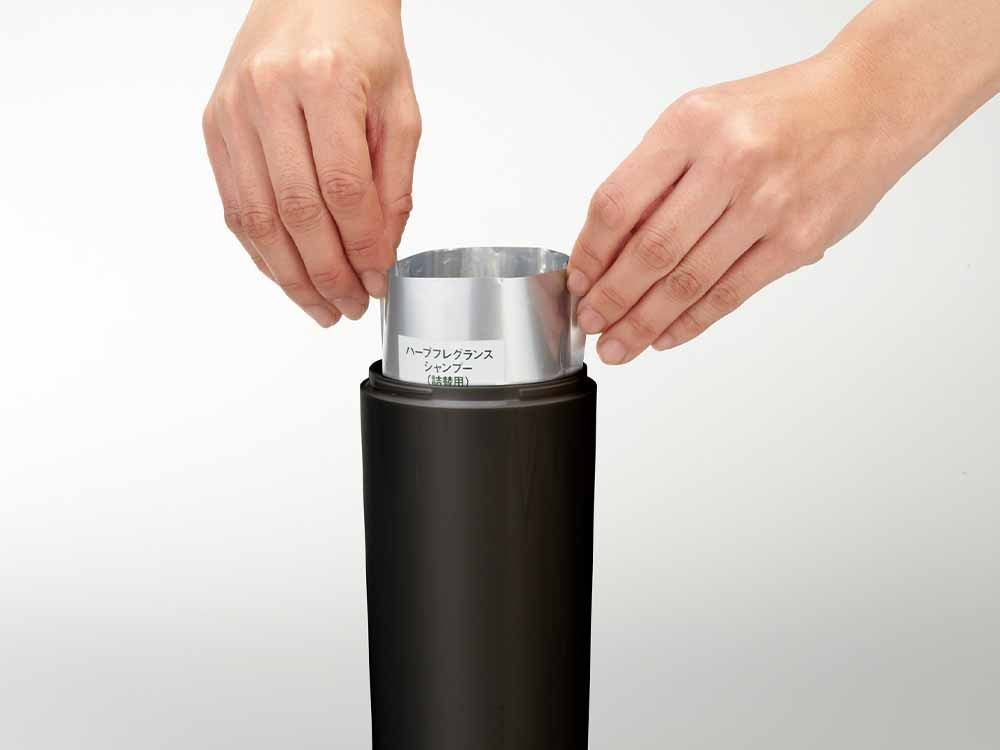 YAMAZAKI/toscaの『tower』ツーウェイディスペンサー ラウンドタイプ、500ml容量のステンレス製水ボトルとABS樹脂製蓋