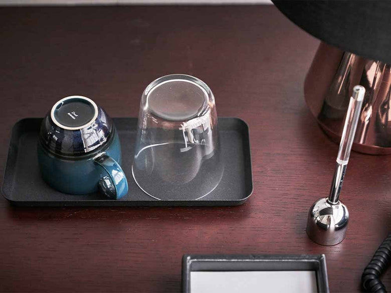 YAMAZAKI/towerの銀色スチール製円形メタルトレー