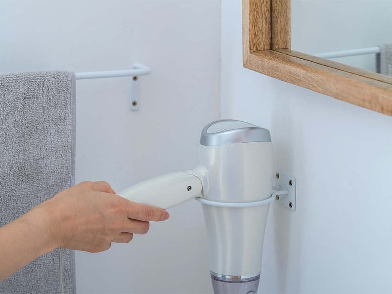 POSH LIVINGの白色アイアン製ドライヤーホルダー