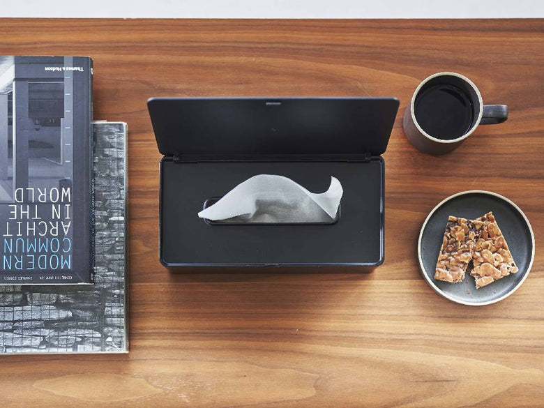 銀色のヤマザキタワー蓋付きティッシュケース