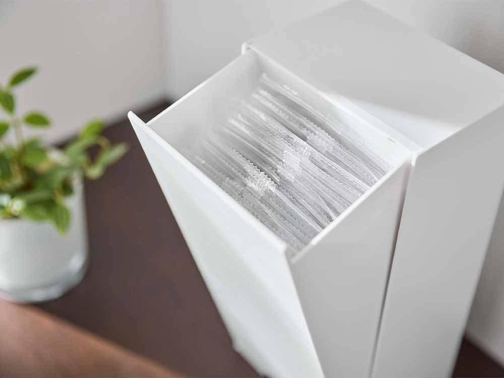 Yamazaki towerのツーウェイ立体マスク収納ケース、壁に取り付け可能