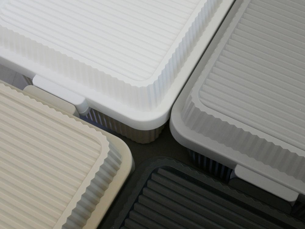 ライクイットのプラスチック製インナーボックス、蓋とトレイ付き