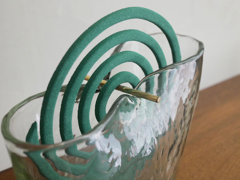 クレエのシルバー装飾ガラス製蚊取り線香ホルダー