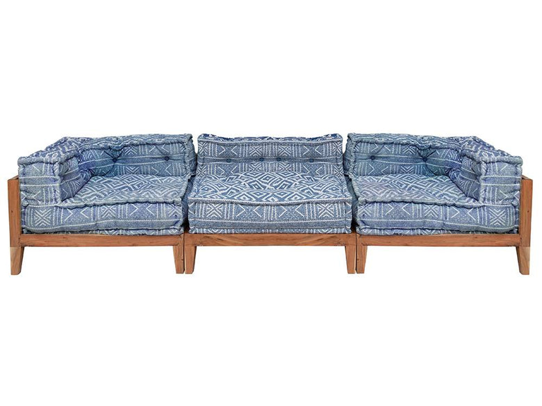 青色のブロックマルチソファとカラフルなクッション