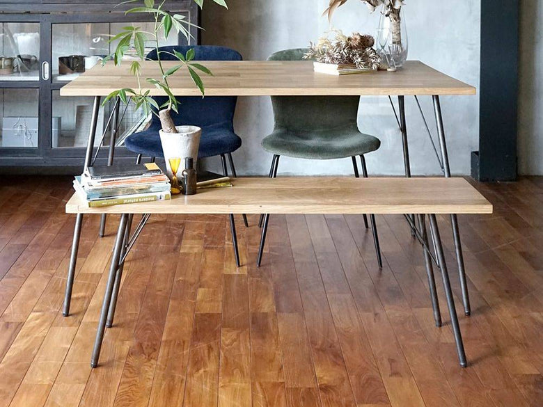 ブラウンの木製ソウベンチ