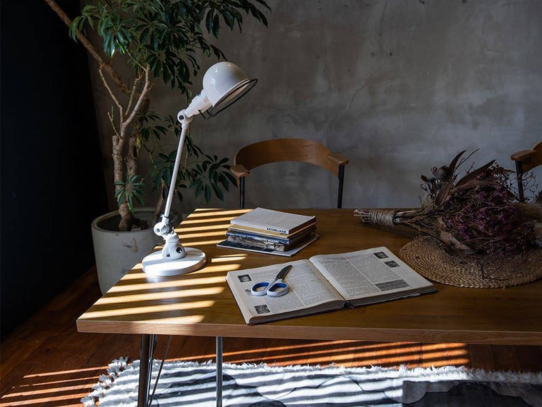 a.depeche souダイニングテーブル、木製天板とアイアン脚