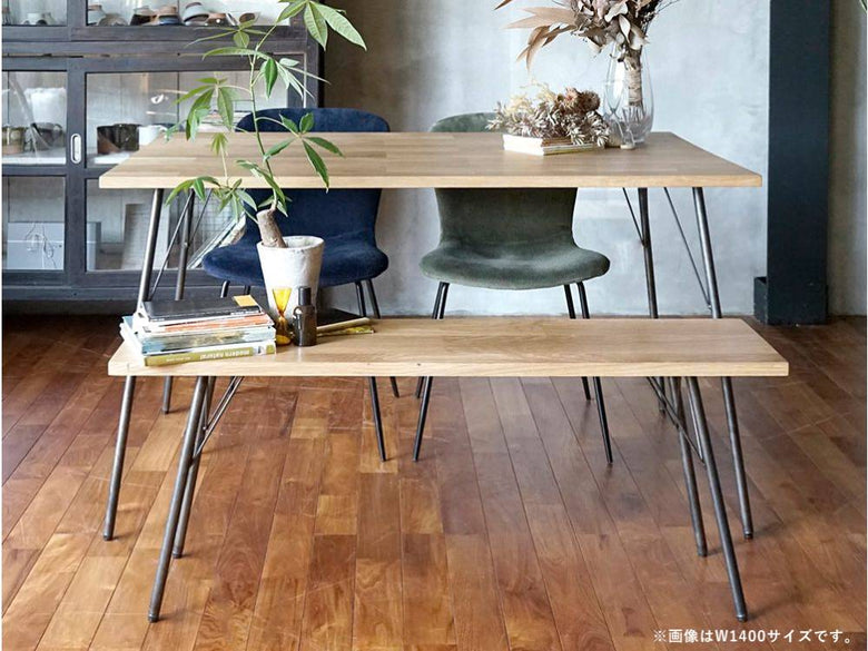 アデペシュ製オーク突板とアイアン脚のダイニングテーブル