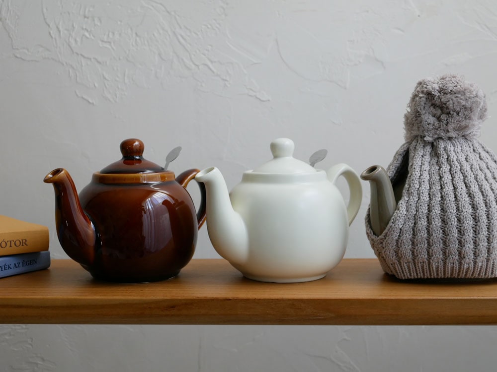 ロンドンポタリーのオリジナルティーコージー、陶器のティーポットに装着