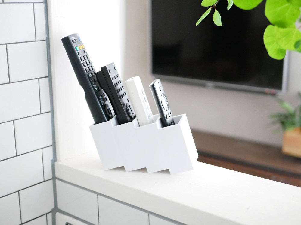 プラスディー「リモココ」シルバーエラストマー製リモコンケース