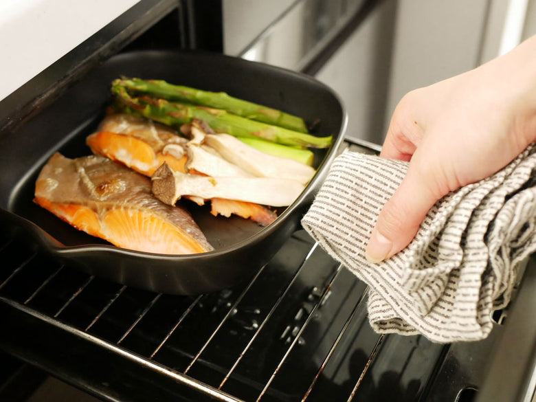 トウジキトンヤ製の萬古焼グリルプレート、ハーフタイプとスクエアタイプの写真