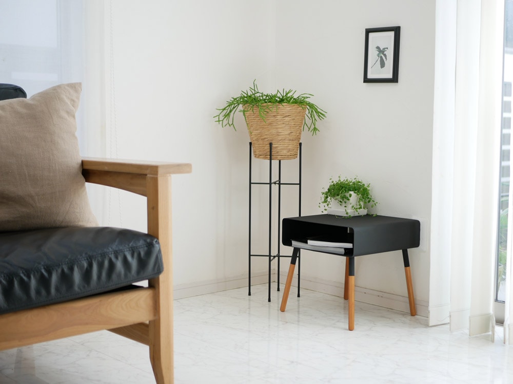 Plainローサイドテーブルの天然木脚とスチール天板