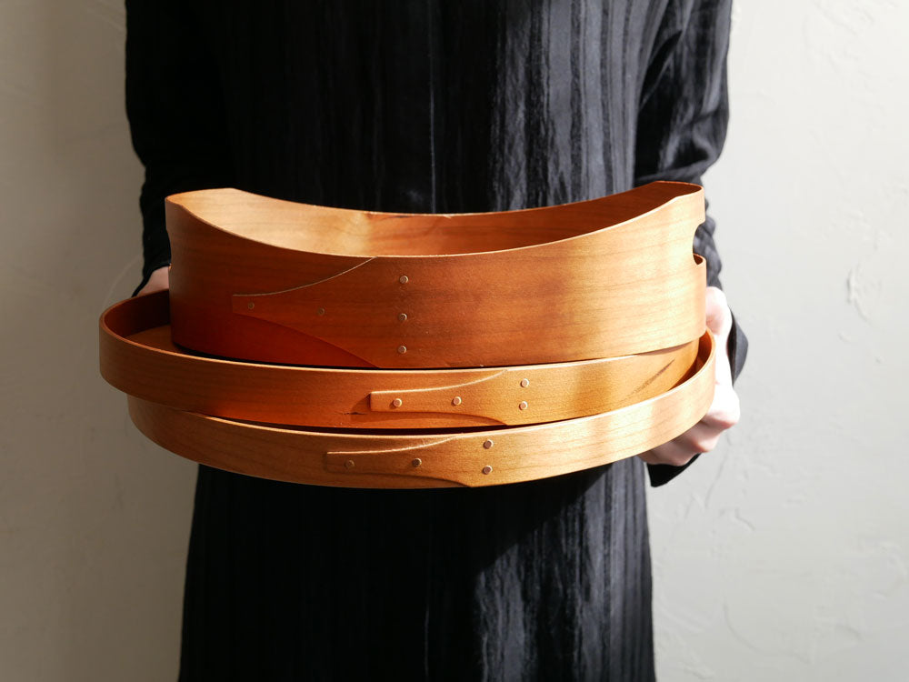 アクシスブランドの手作りチェリー材シェーカートレイ