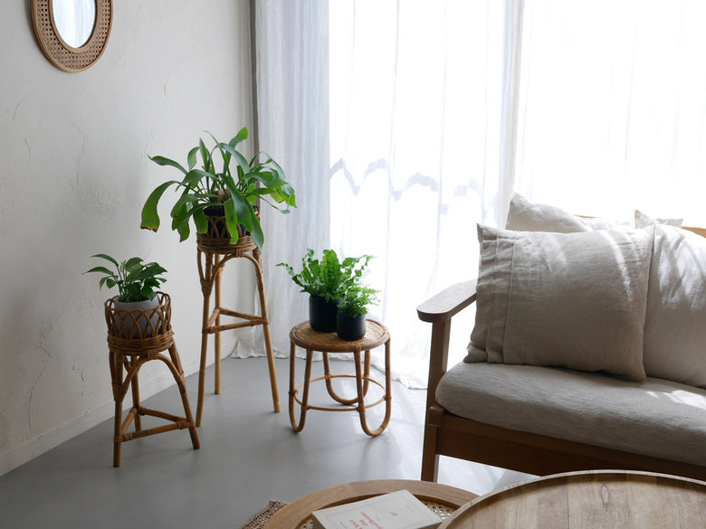 Creer製ユグラフラワースタンド、ラタン素材