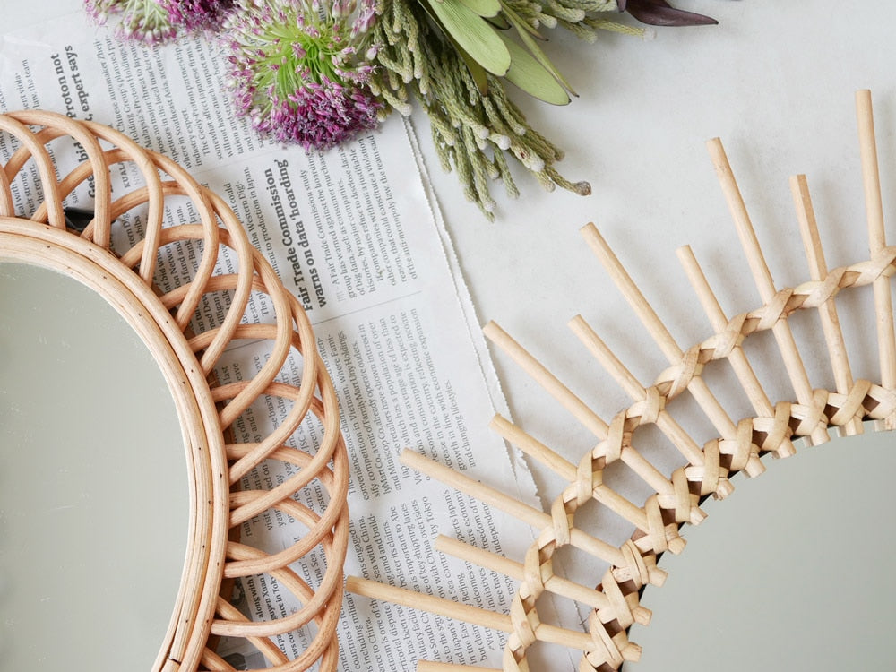 アデペシュのラタンフレームと銅合金鏡が調和したミラー