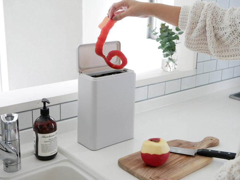 TUBELORミディアムフラップ密封容器型衛生ゴミ箱