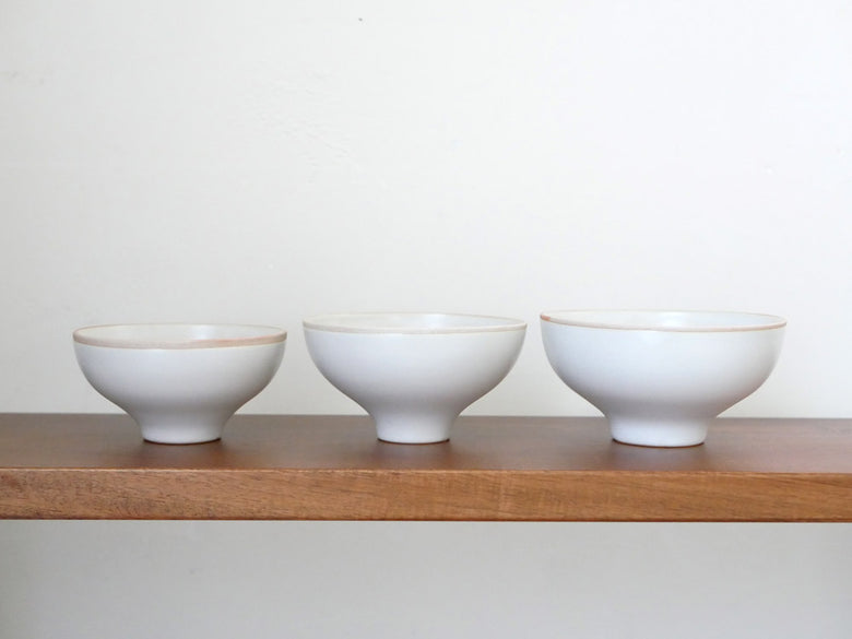 sarasa design×イブキクラフト製のシンプルな白色陶器ご飯茶碗