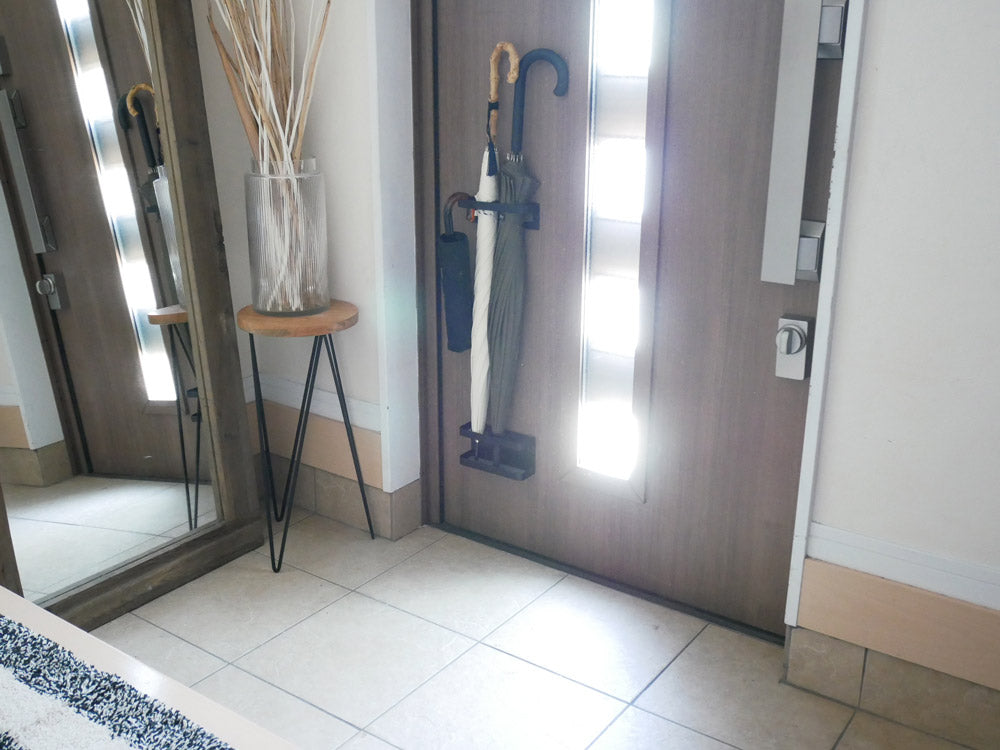 白色のYAMAZAKIマグネットアンブレラスタンドと傘