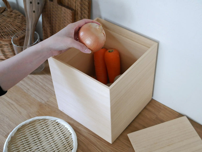キャスター付き蜜蝋仕上げ桐の野菜保存箱