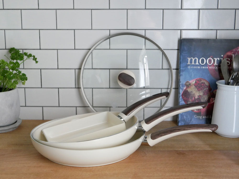 グリーンパンのウッドビーシリーズフライパンとガラス蓋がセットになった調理器具