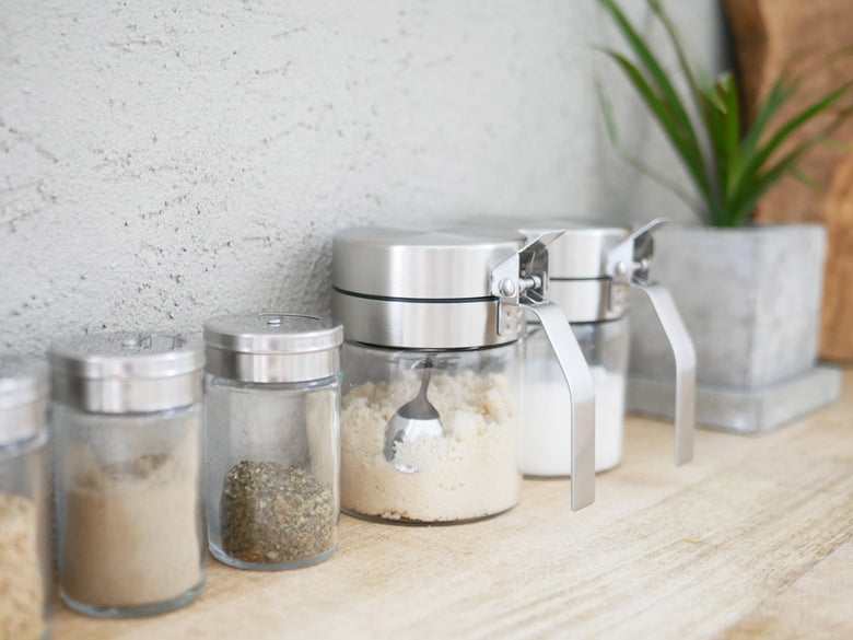 DULTONのホウケイ酸ガラススパイスジャーとステンレススプーン