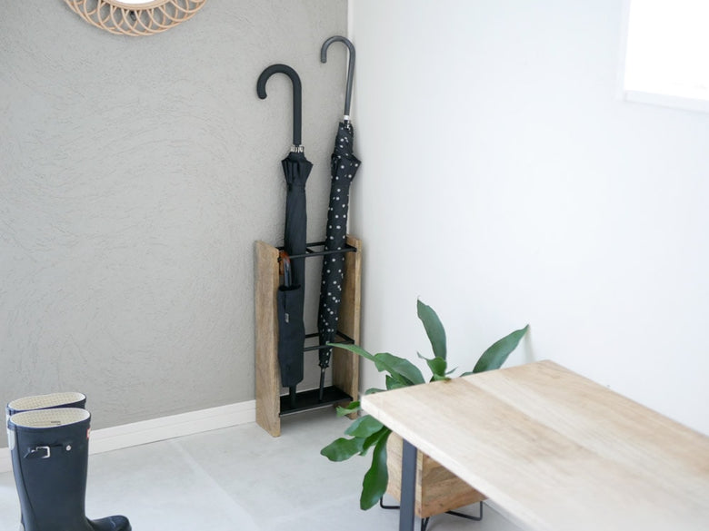 POSH LIVINGのアイアンとマンゴーウッド製傘立て