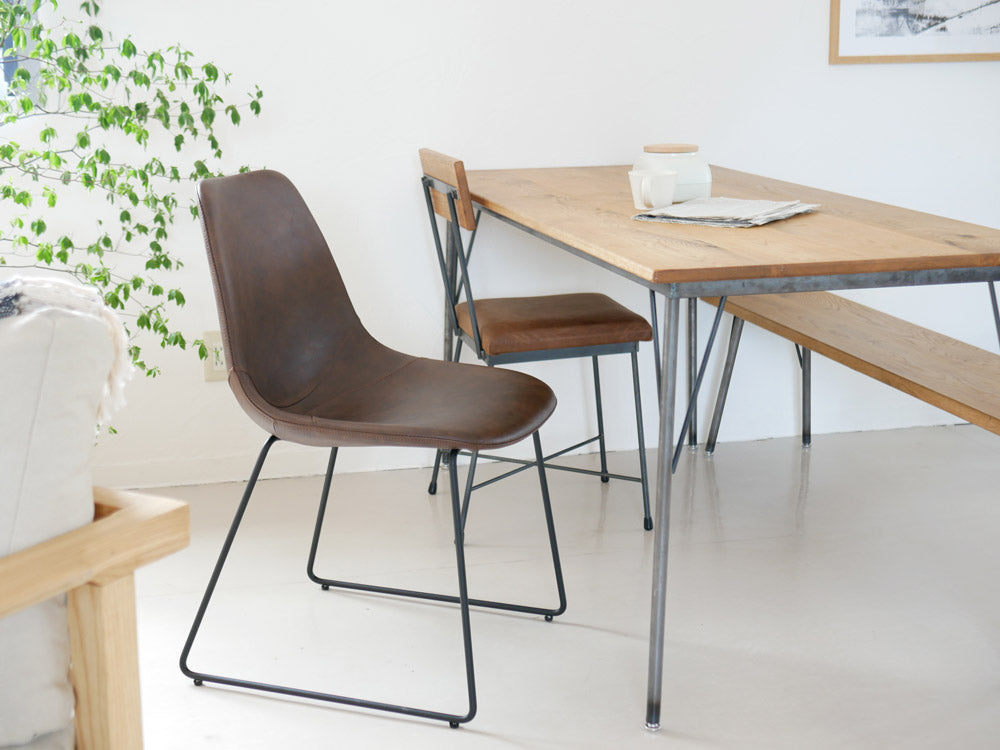 アデペシュ PUNISH チェアの全体写真