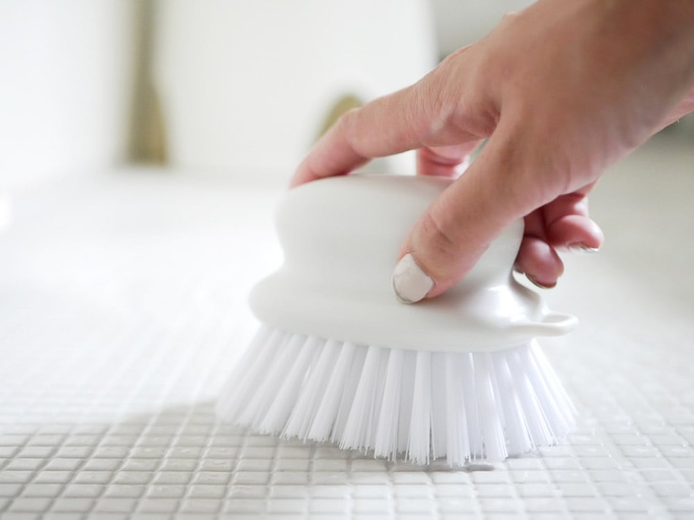 マーナのミニお風呂ブラシ、プラスチック製