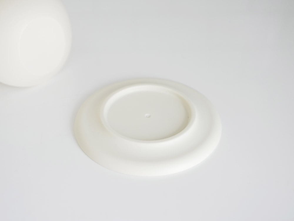 白いプラスディー製の食器セット