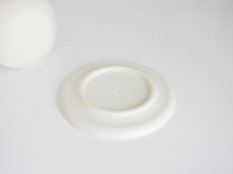 白いプラスディー製の食器セット