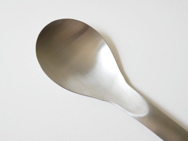 EAトCOのステンレススプーンとミキシングボウル