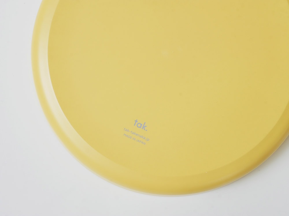 黄色のキッズ用プレート、丸い食器