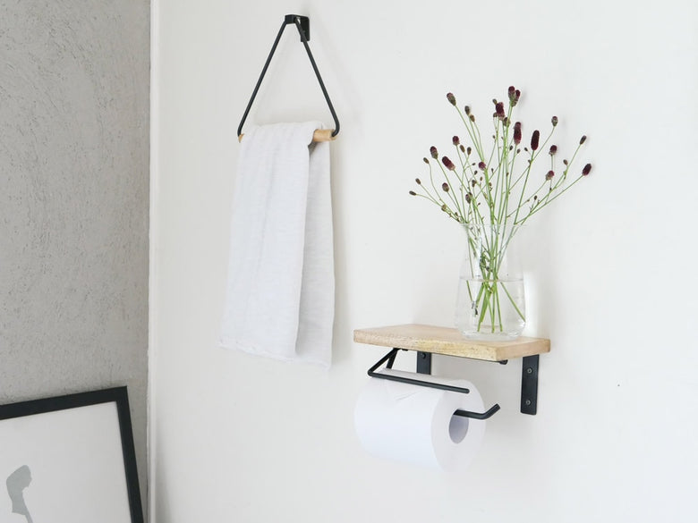 アイアンと木製のポッシュリビング トイレットペーパーホルダー