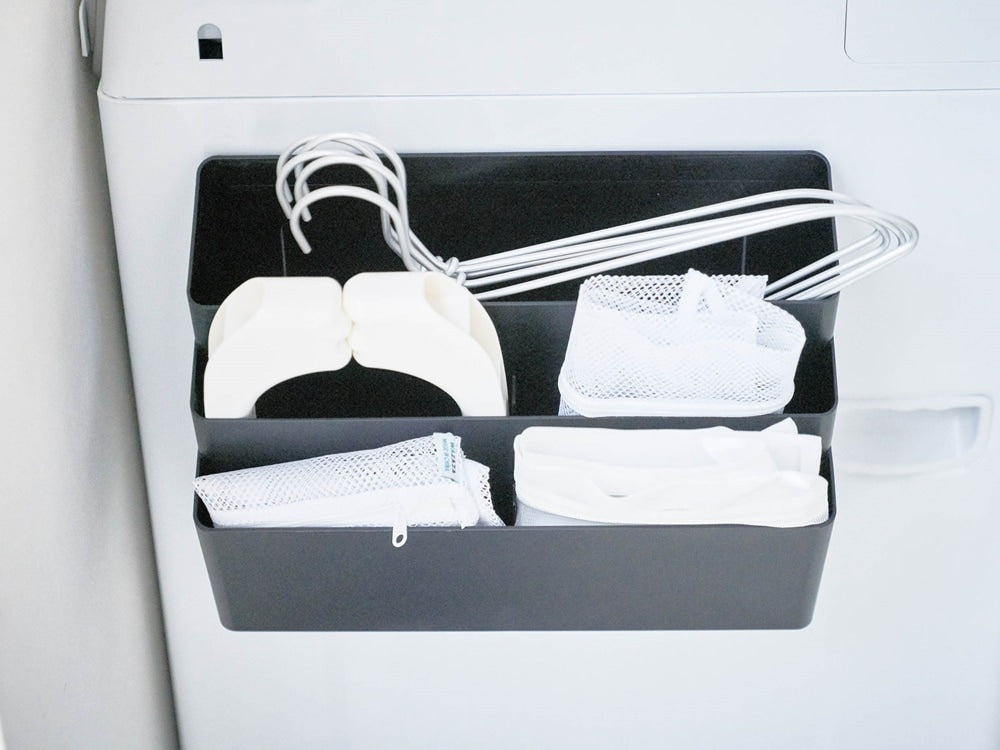 洗濯機に取り付けられたヤマザキの収納ポケット