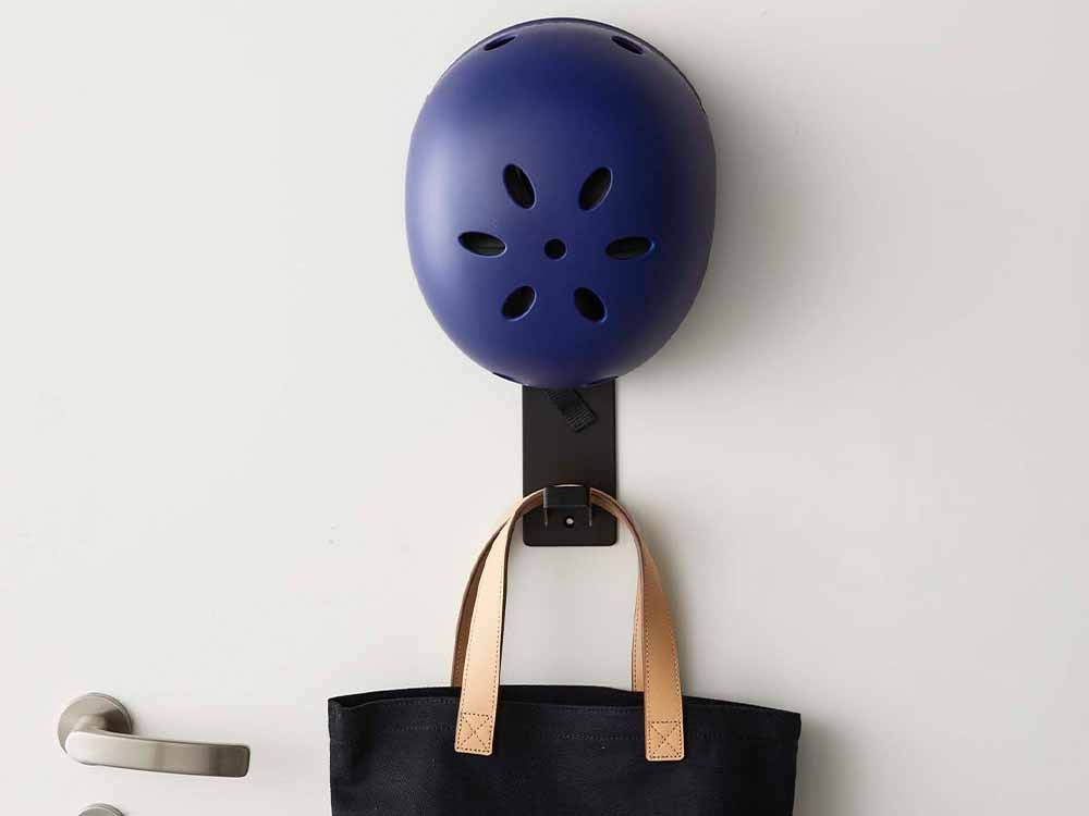 YAMAZAKI/towerのプラスチック製マグネットヘルメットフック