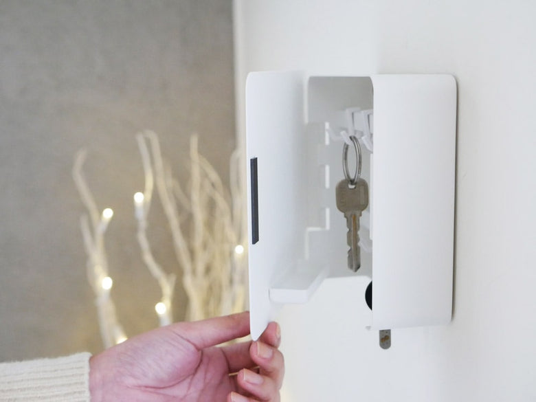 ヤマザキの2段マグネットキーフック、スチール製