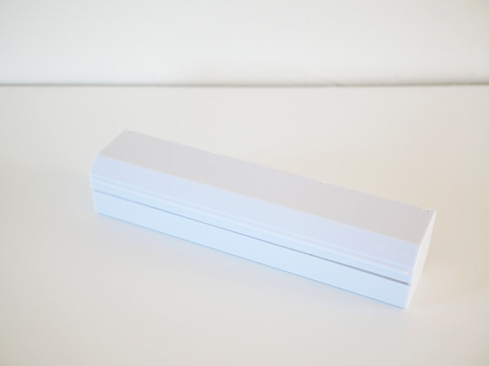 冷蔵庫に取り付けるマグネット付きラップホルダー