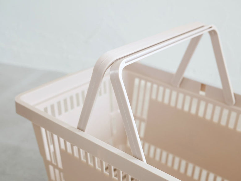 メッシュデザインのプラスチック製収納バスケット