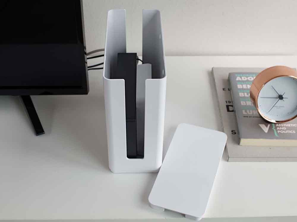 重ねられる蓋付きスリムルーター収納ケース