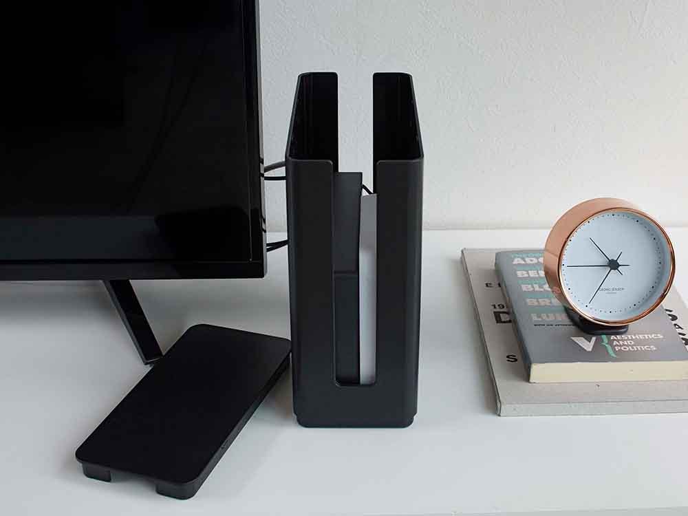 YAMAZAKIの蓋付きスリムルーター収納ケース