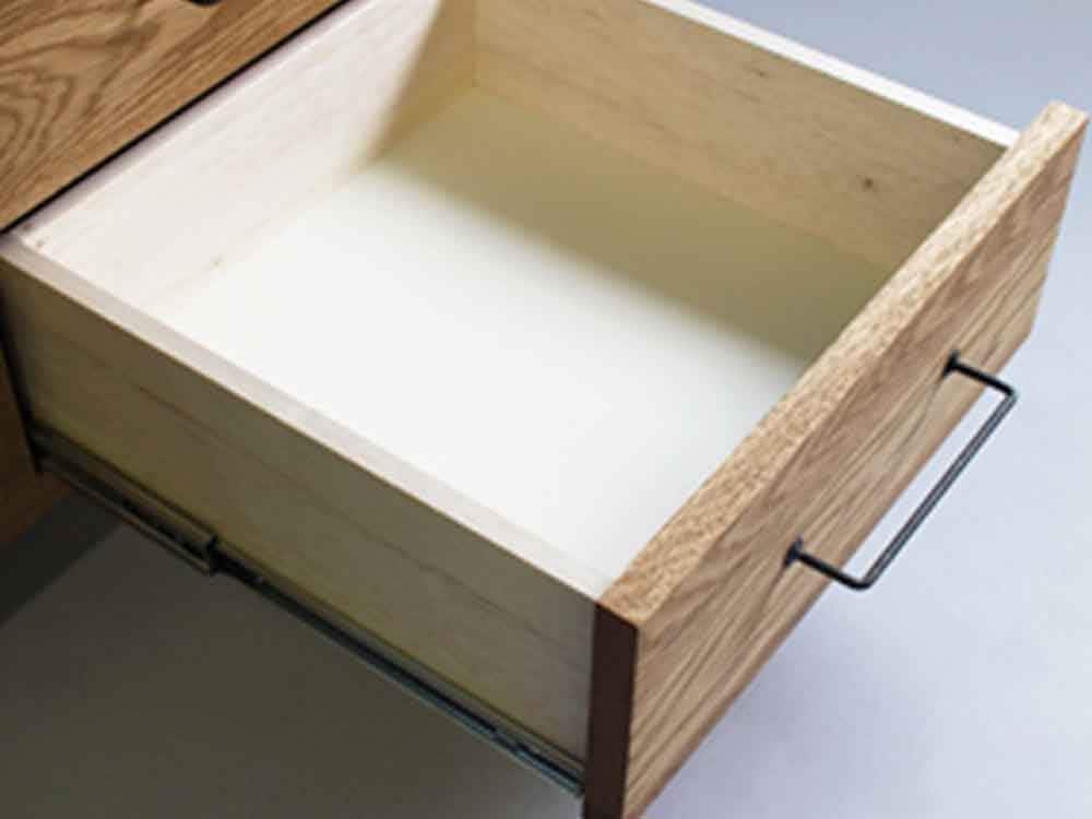 オーク材のアデペシュ製テレビボードと引き出し