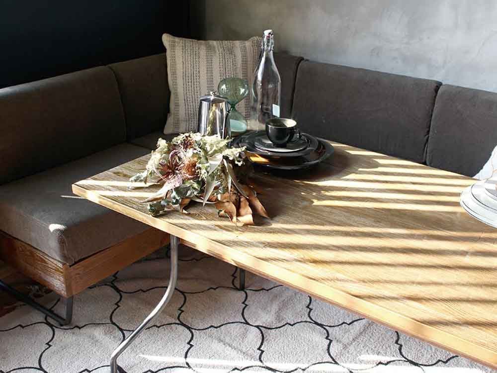 アデペシュの木製WARM LDテーブル