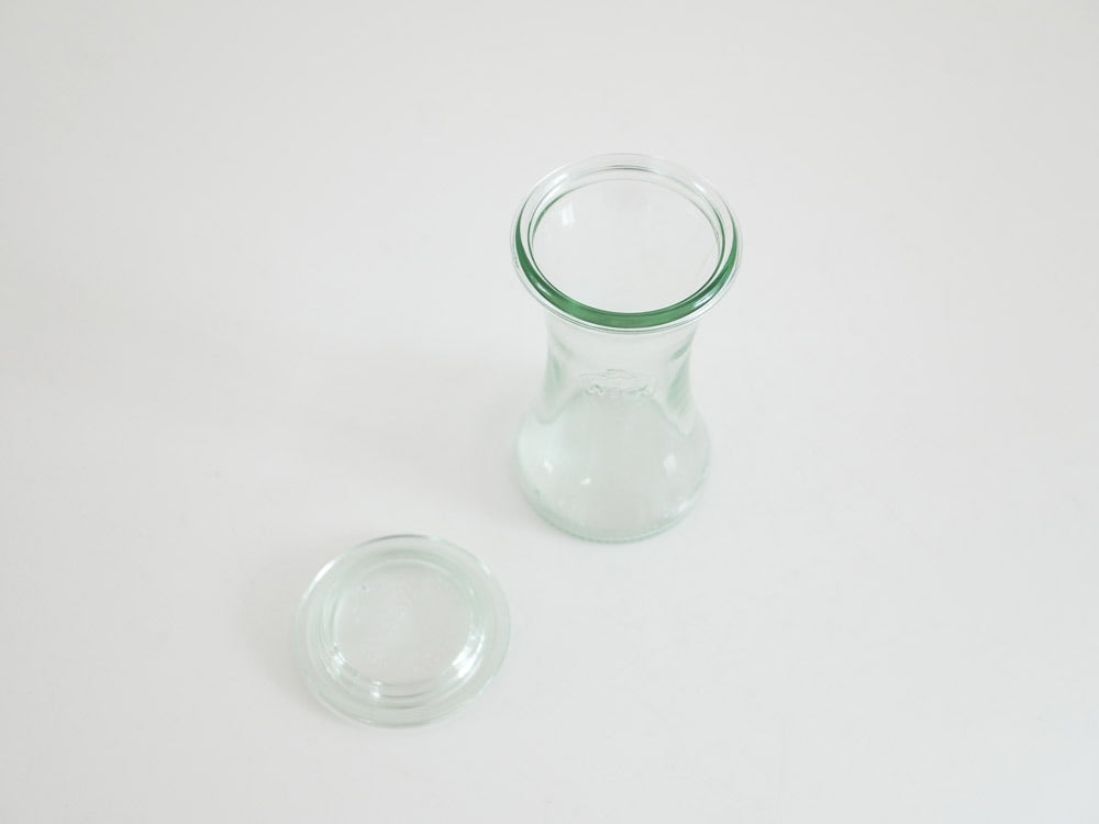 WECKデリカテッセンの透明ガラスボトルと蓋