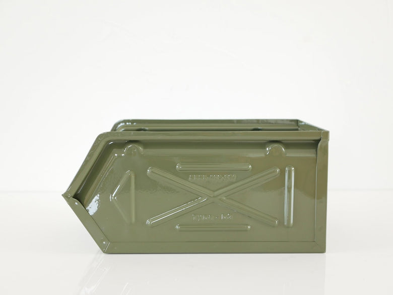 ダルトンのスチール製パーツストッカーが積み重ねられた様子