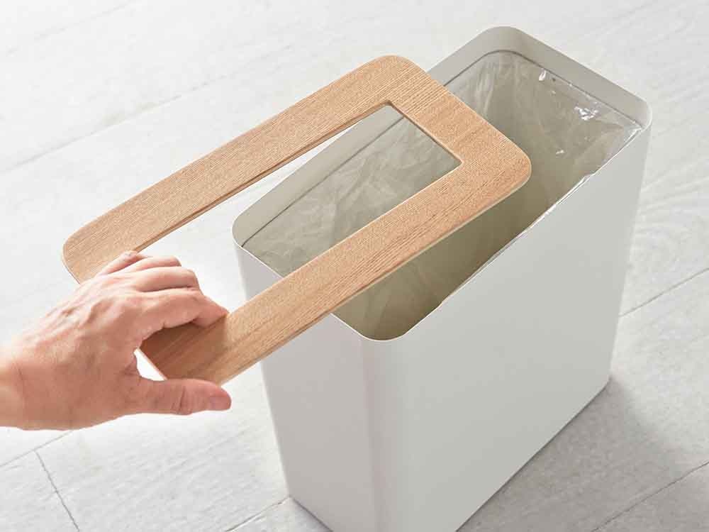 ヤマザキの天然木蓋付きスチール製トラッシュカン