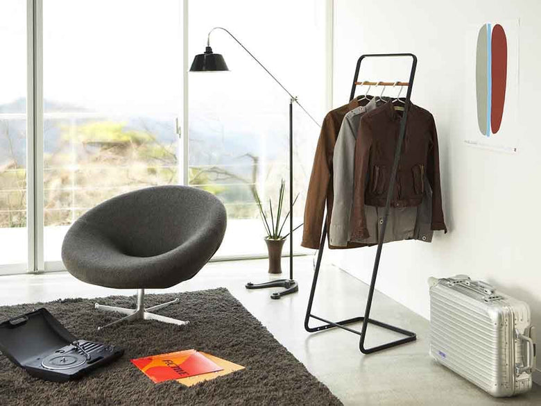 YAMAZAKIタワーのスチールと木製コートハンガータワー