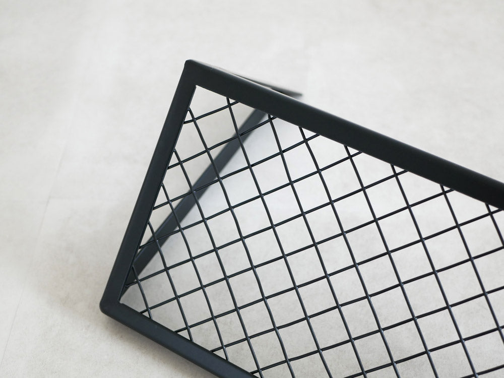 ポッシュリビングの銀色メッシュラック、金属製