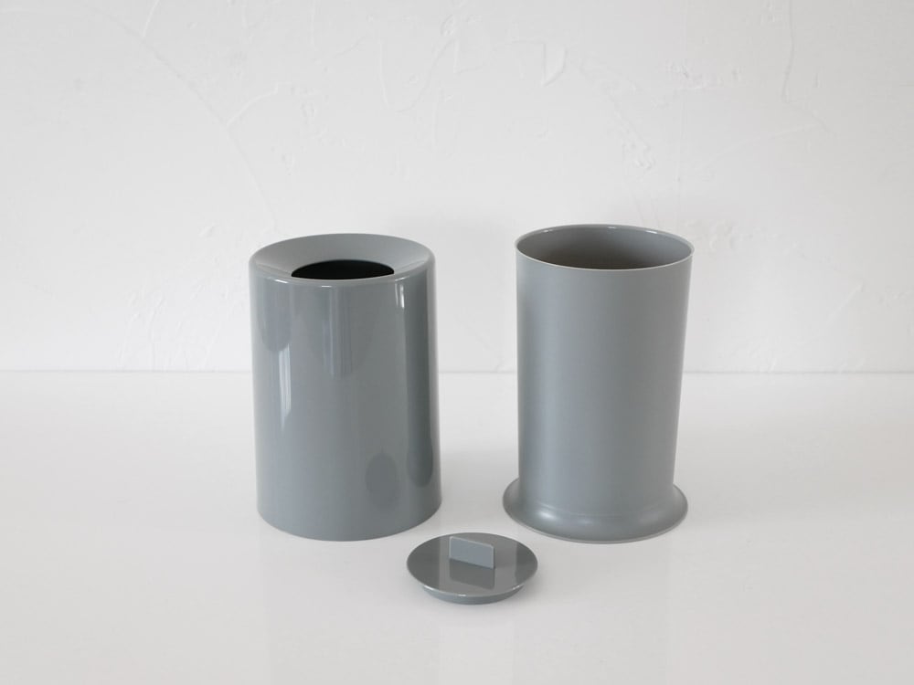 シルバーの蓋付きプラスチック製ミニダストボックス