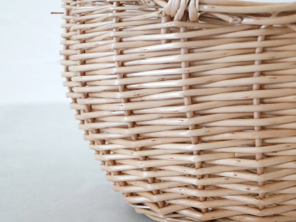 POSH LIVINGの天然柳素材ウィッカーバスケット。収納や洗濯、ピクニックに最適なデザイン。