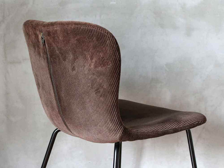 ヘリンボーンブラックのアデペシュジップデザインチェア