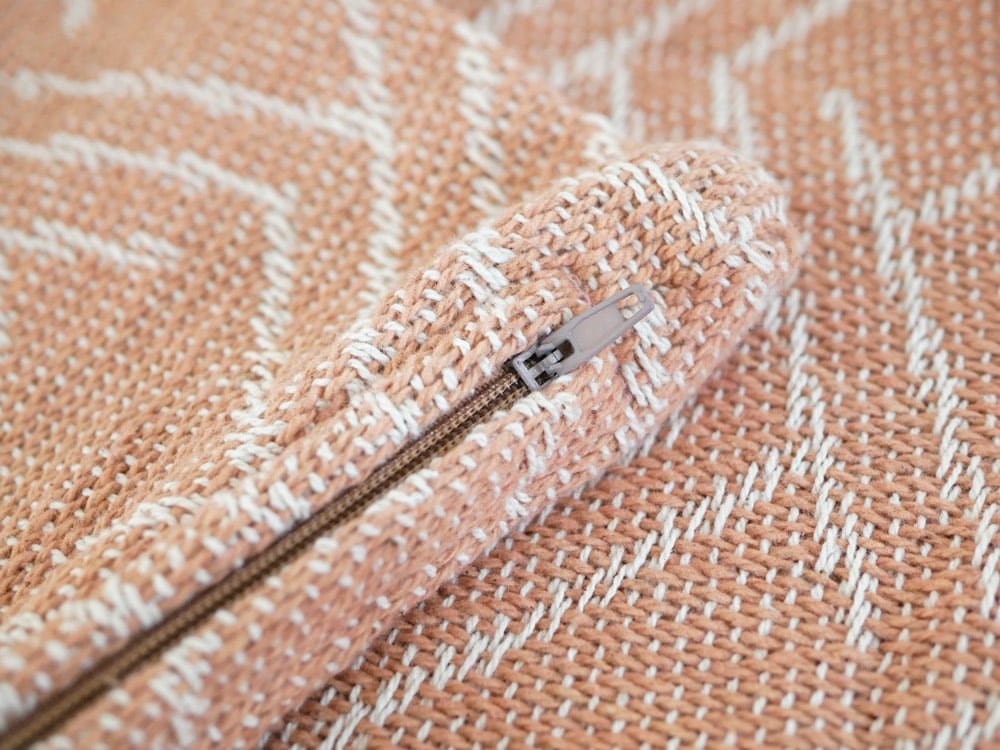 POSH LIVINGのブラウンウールクッションカバー